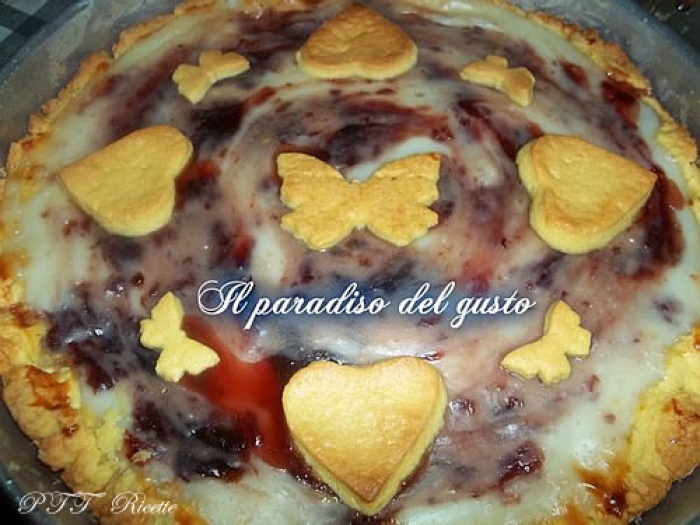Crostata con crema bianca variegata alla ciliegia - PTT Ricette