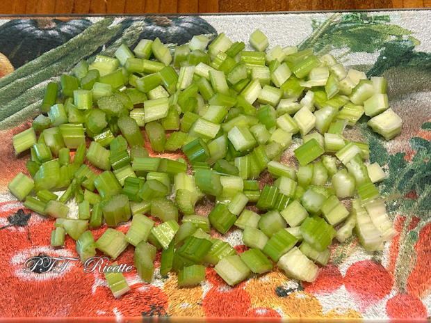 Insalata arcobaleno con ceci e ortaggi misti - Insalata fresca estiva 1