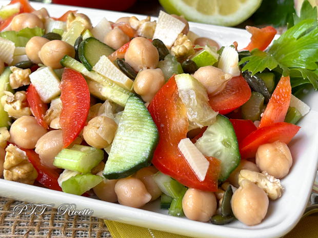 Insalata arcobaleno con ceci e ortaggi misti - Insalata fresca estiva 6