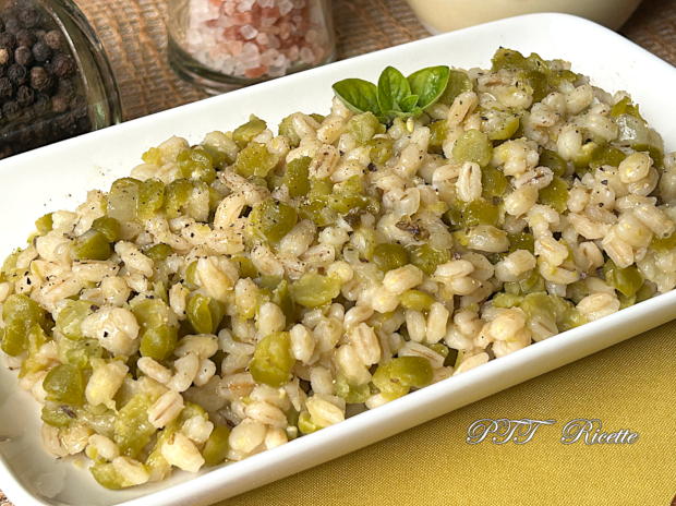 Orzo e piselli spezzati in cottura per assorbimento