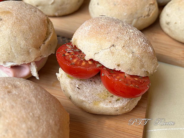 Panini bocconcini all'origano 13