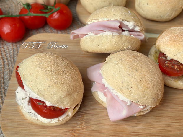 Panini bocconcini all'origano 16