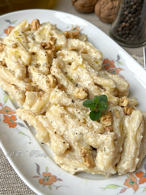 Pasta con crema di ricotta e ceci con noci 3