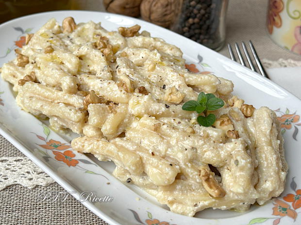 Pasta con crema di ricotta e ceci con noci 4