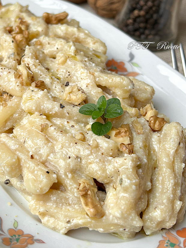 Pasta con crema di ricotta e ceci con noci 5