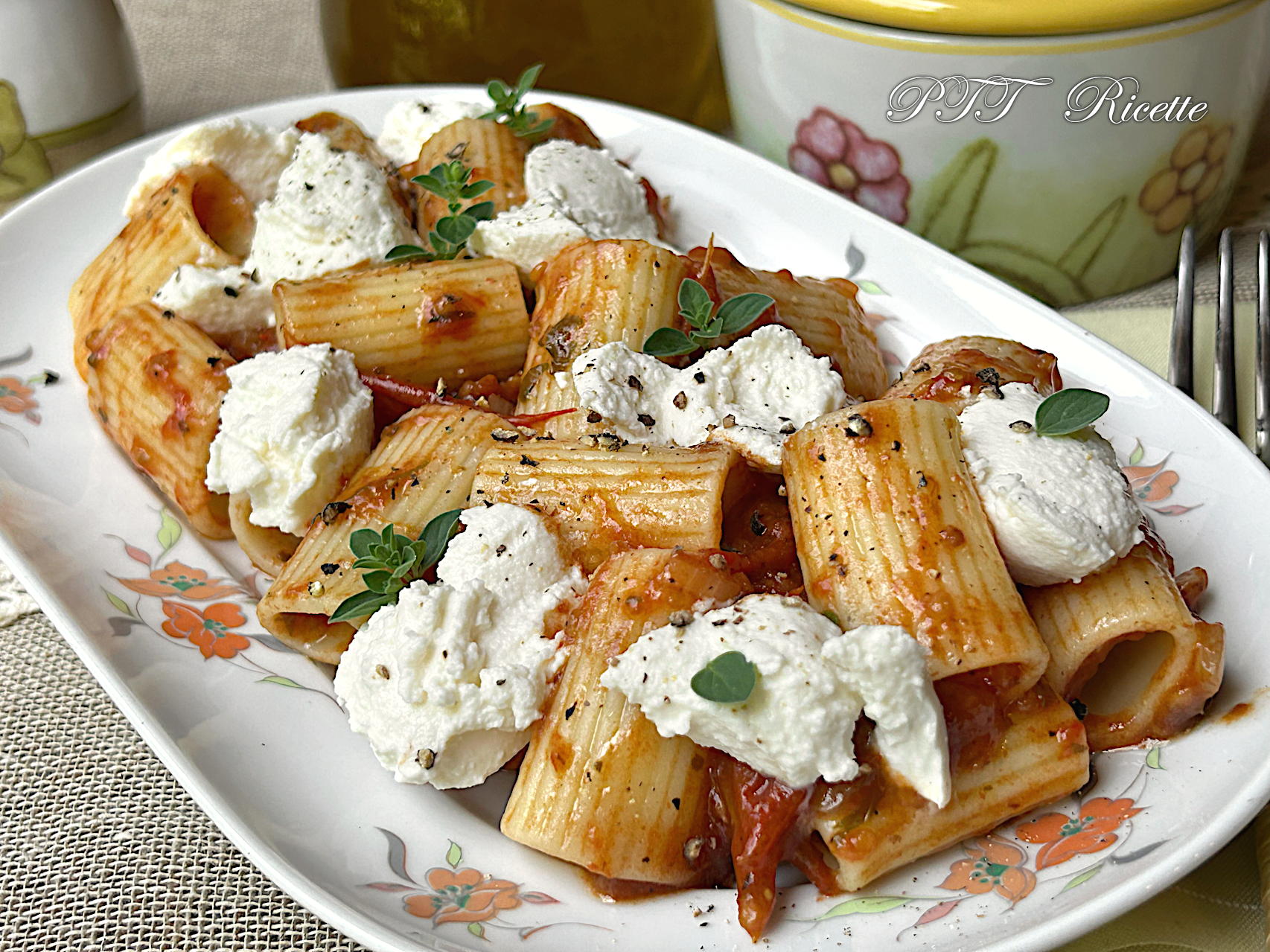 pasta con pomodorini freschi e mozzarella