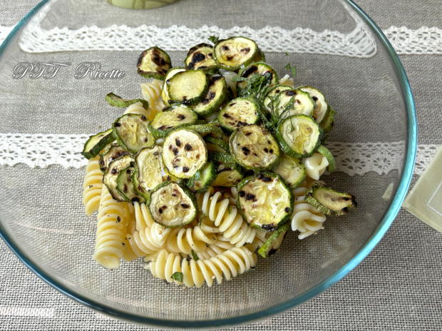 Pasta fredda con zucchine grigliate - PTT Ricette