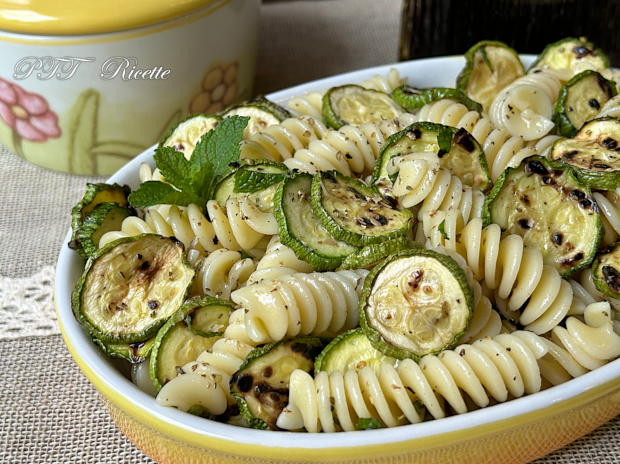 Pasta fredda con zucchine grigliate - PTT Ricette