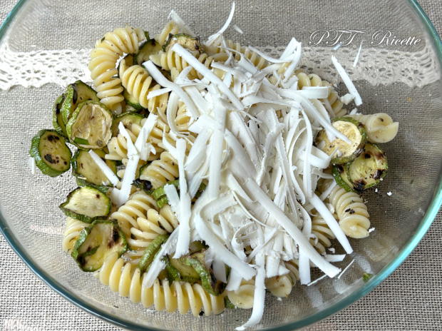 Pasta fredda con zucchine grigliate e ricotta salata - PTT Ricette