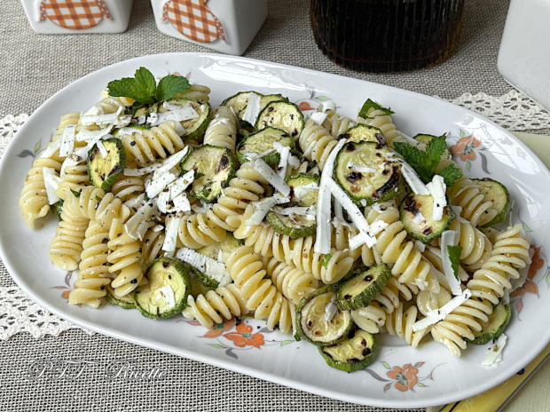 Pasta fredda con zucchine grigliate e ricotta salata - PTT Ricette