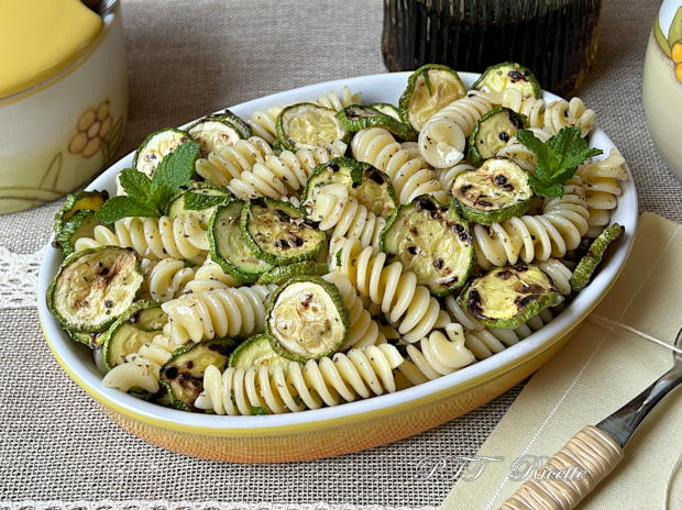 Pasta fredda con zucchine grigliate - PTT Ricette