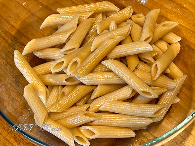 Pasta integrale fredda con ricotta e pomodori secchi-1