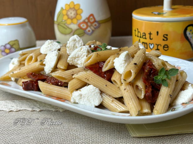 Pasta integrale fredda con ricotta e pomodori secchi-10