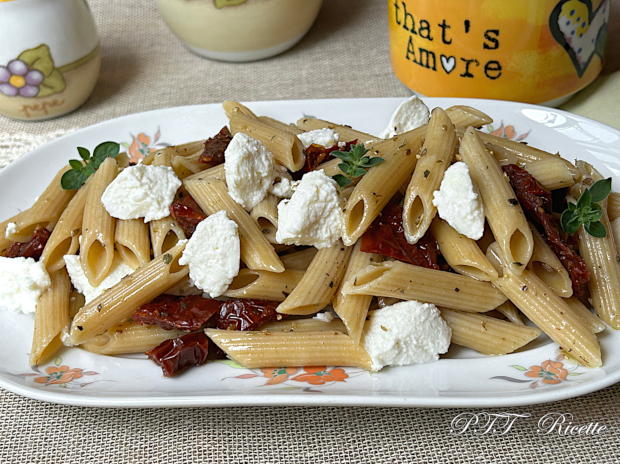Pasta integrale fredda con ricotta e pomodori secchi-12