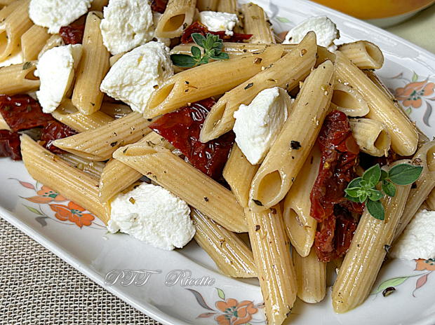 Pasta integrale fredda con ricotta e pomodori secchi-2