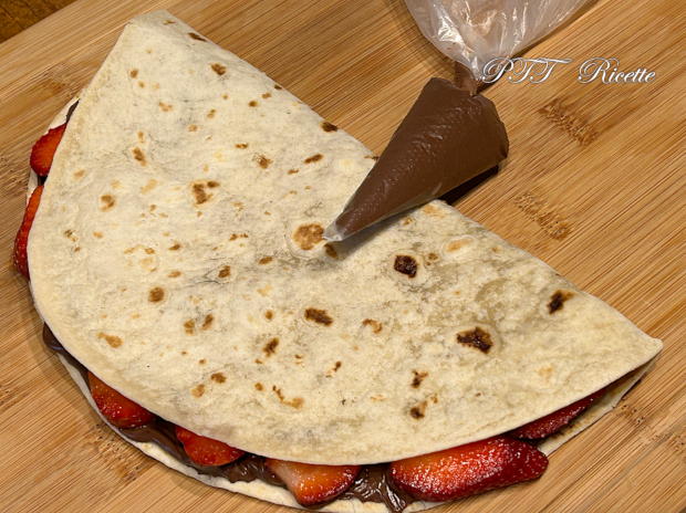 Piadina dolce con fragole e Nutella 3