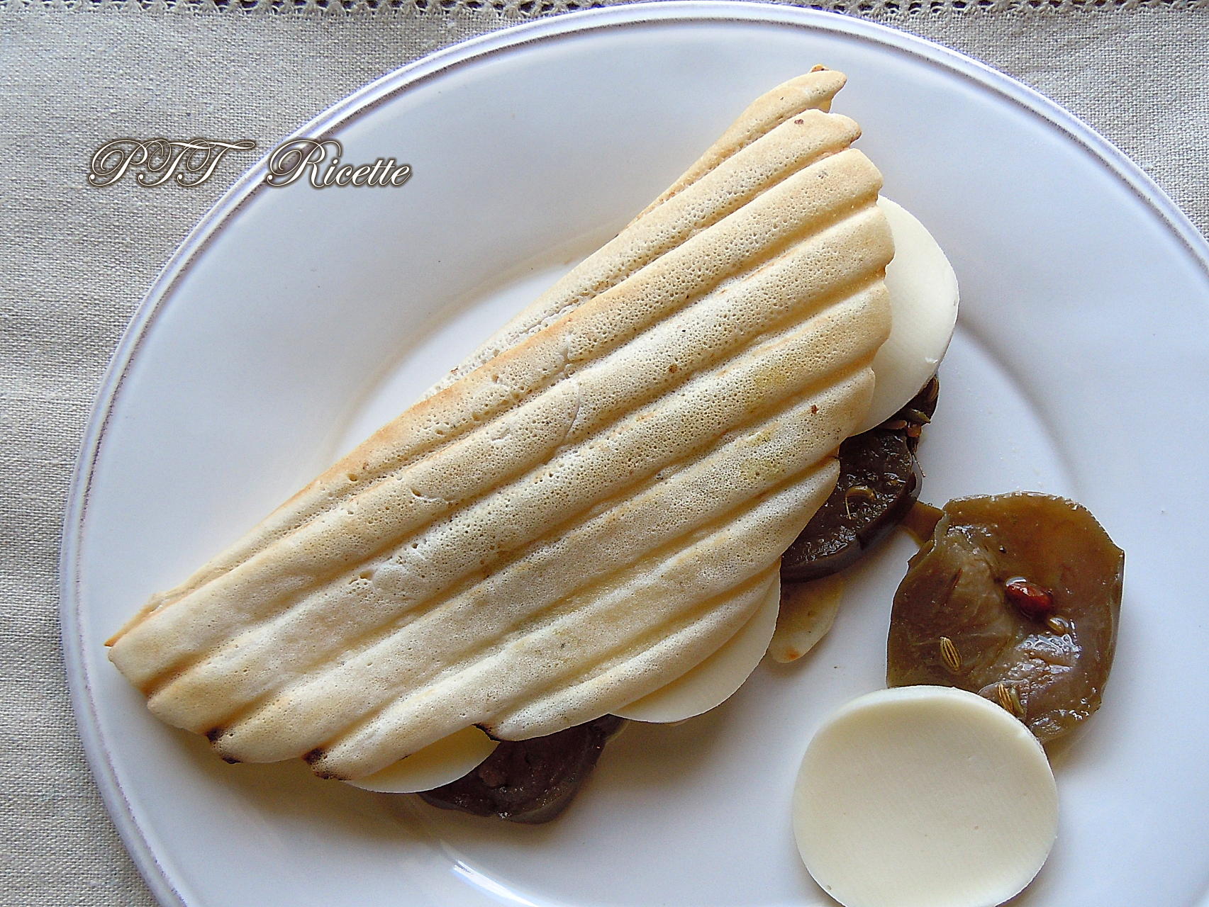 Piadina con melanzane galbanino | Piadina farcita Ricetta - PTT Ricette