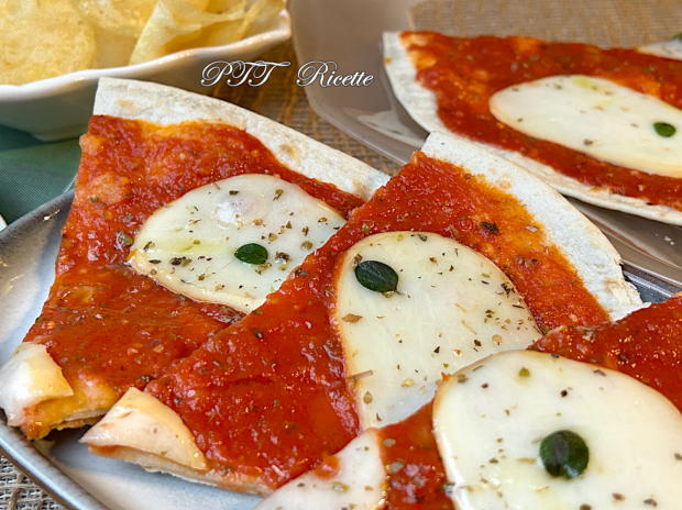 Piadipizza - Piadina pizza con pomodoro e scamorza 5