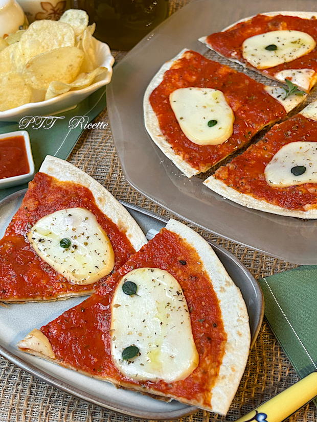 Piadipizza - Piadina pizza con pomodoro e scamorza 7