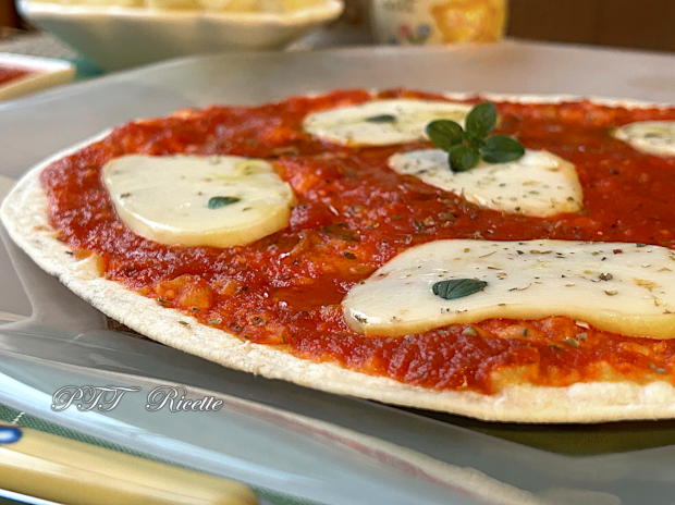 Piadipizza - Piadina pizza con pomodoro e scamorza 8