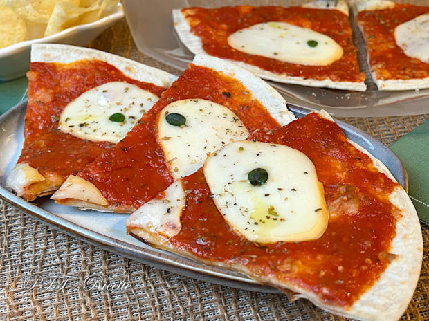 Piadipizza - Piadina pizza con pomodoro e scamorza