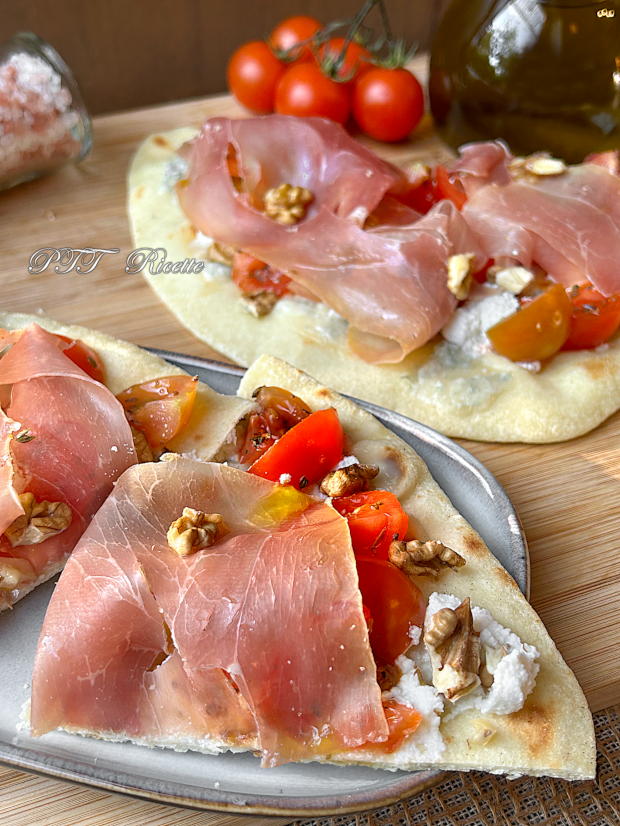 Piadipizza - Piadina pizza con prosciutto crudo, ricotta, gorgonzola e pomodorini 7