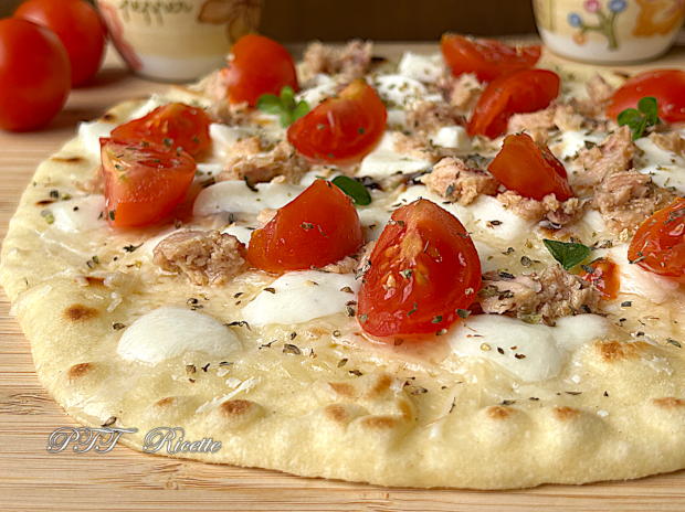 Piadipizza - Piadina pizza con tonno, mozzarella e pomodorini 4