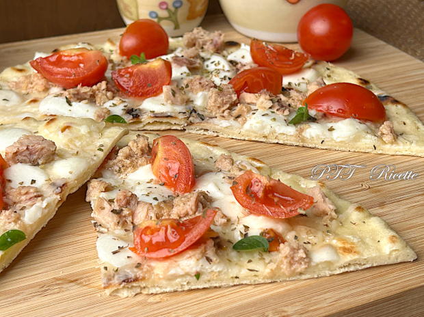 Piadipizza - Piadina pizza con tonno, mozzarella e pomodorini 7