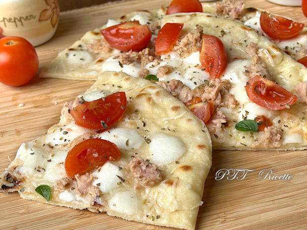 Piadipizza - Piadina pizza con tonno, mozzarella e pomodorini 9