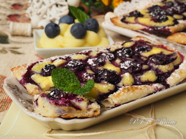 Sfogliatine con crema pasticcera e mirtilli 10