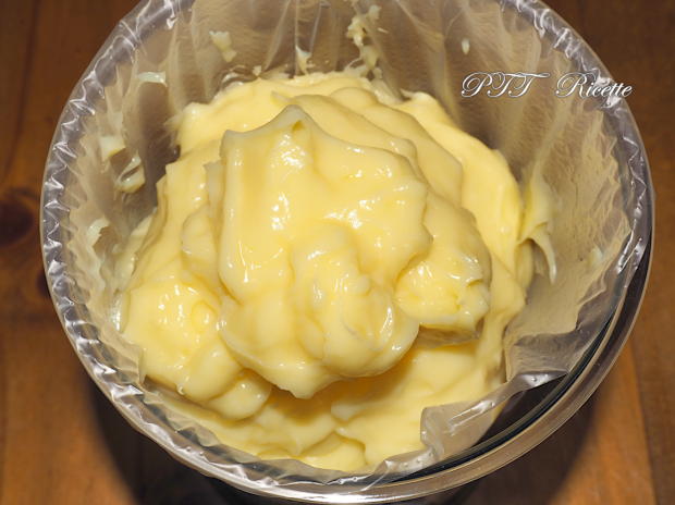 Sfogliatine con crema pasticcera e mirtilli 6