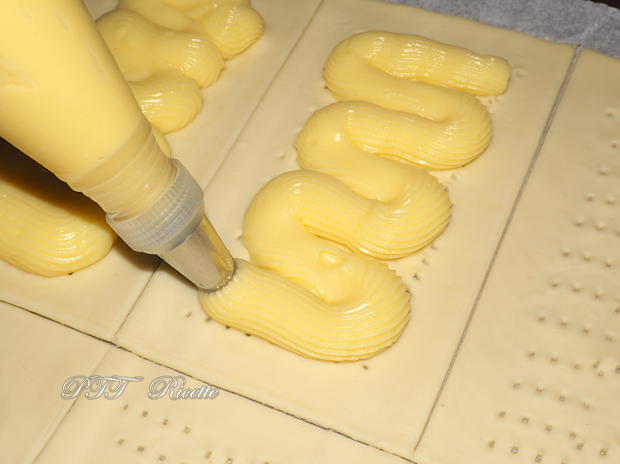 Sfogliatine con crema pasticcera e mirtilli 7