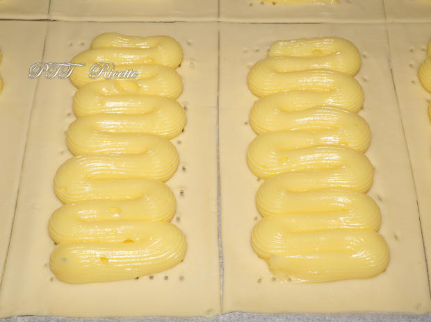 Sfogliatine con crema pasticcera e mirtilli 8