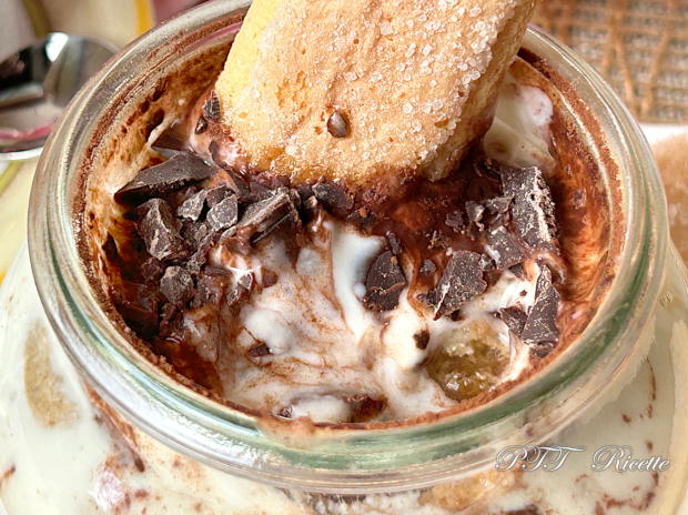 Tiramisù light con yogurt greco 10