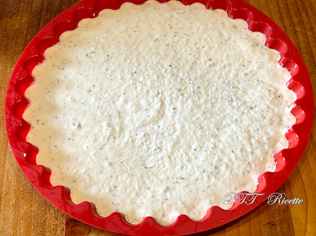 Torta-focaccia con formaggio fresco spalmabile e prosciutto cotto 1