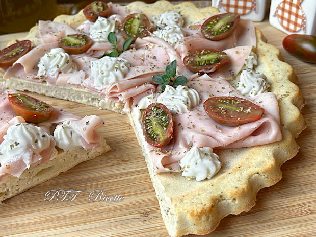 Torta-focaccia con formaggio fresco spalmabile e prosciutto cotto 10